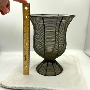 Metal Hurricane Ribbed Wire Formed Table-Top Pillar Candle Holder